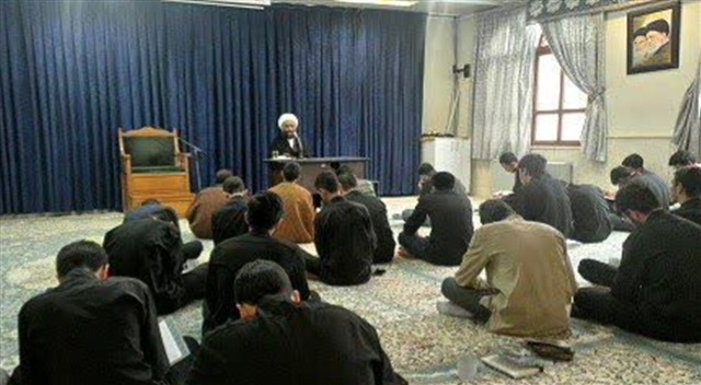 خدامحوری پایه اصلی مسیر طلبگی و خدمت به دین است